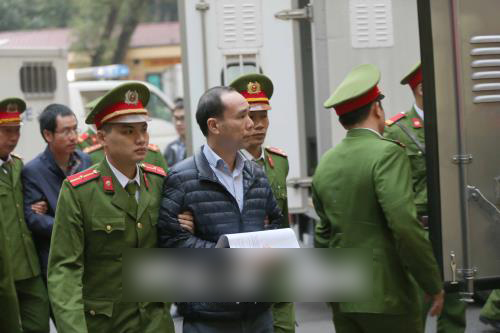 Hình ảnh Trịnh Xuân Thanh và đồng phạm tới tòa nghe tuyên án